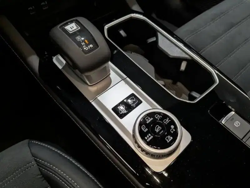 Mitsubishi Outlander nuova a Como (8)