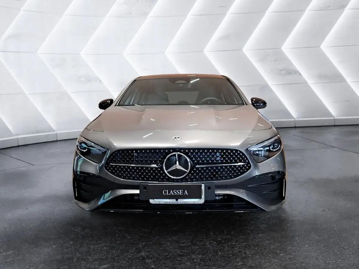 Mercedes-Benz Classe A nuova a Salerno (4)