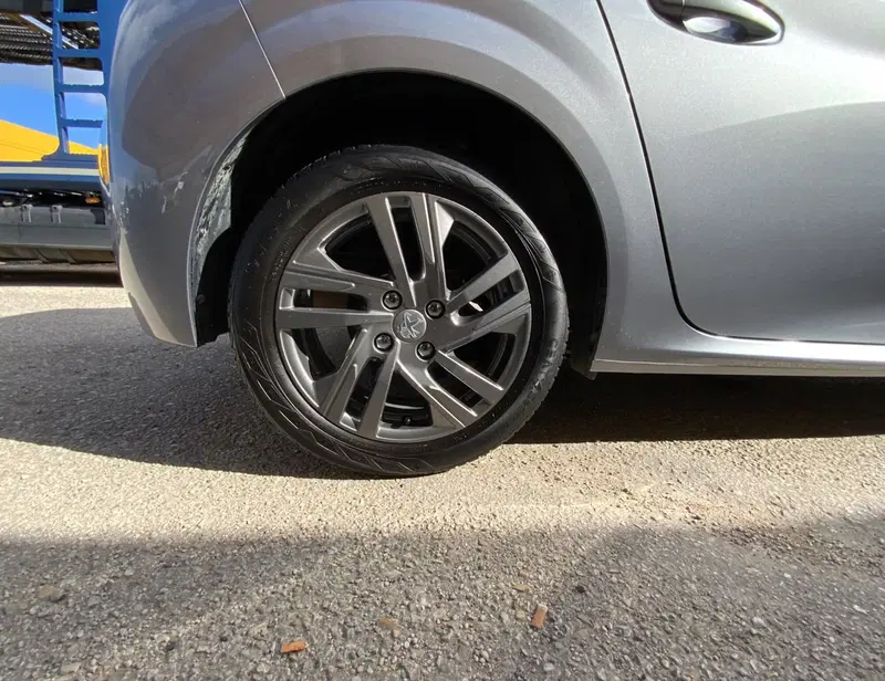 Peugeot 208 usata a Perugia (16)