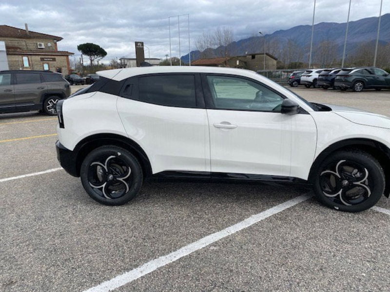 Alfa Romeo Junior nuova a Benevento (11)