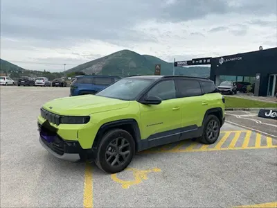 Jeep Compass 1.2 turbo e-hybrid mhev First Edition fwd 145cv edct6 del 2025 usata a Benevento