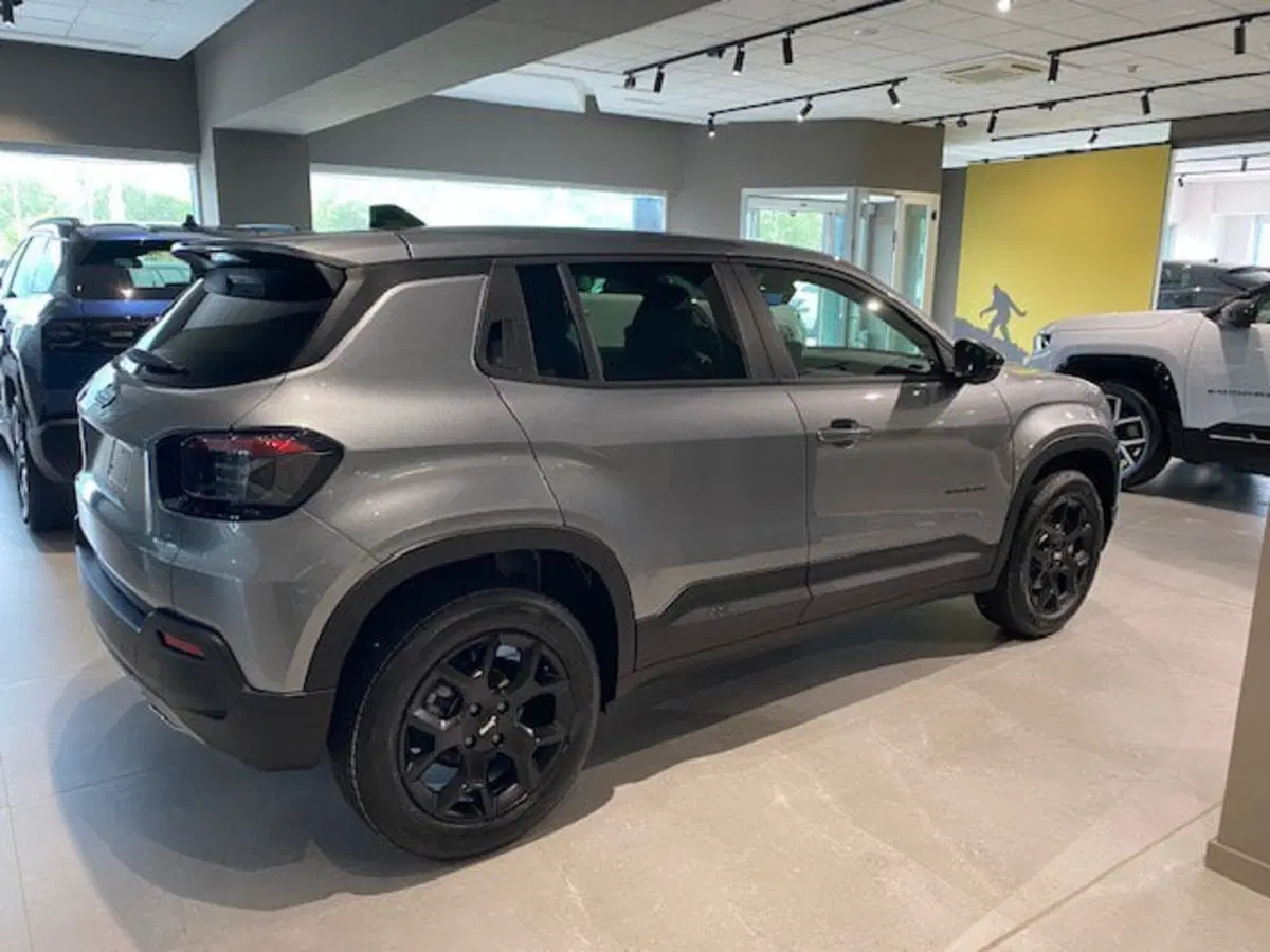 Jeep Avenger nuova a Benevento (10)