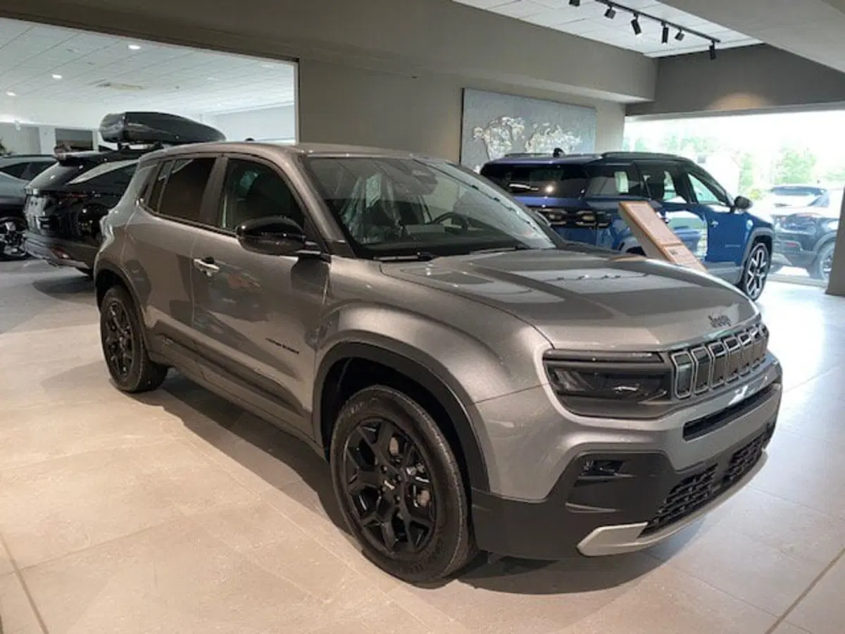 Jeep Avenger nuova a Benevento (11)