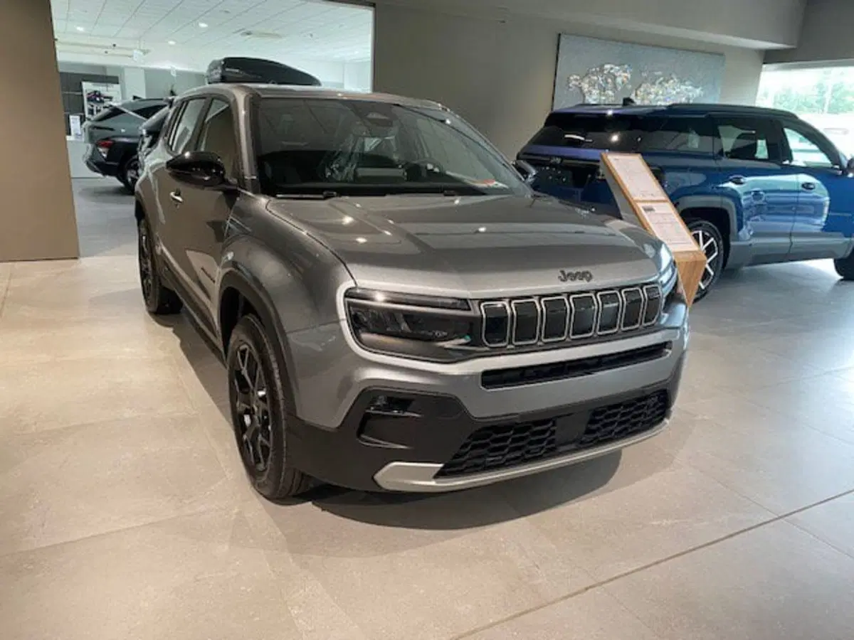Jeep Avenger nuova a Benevento (12)