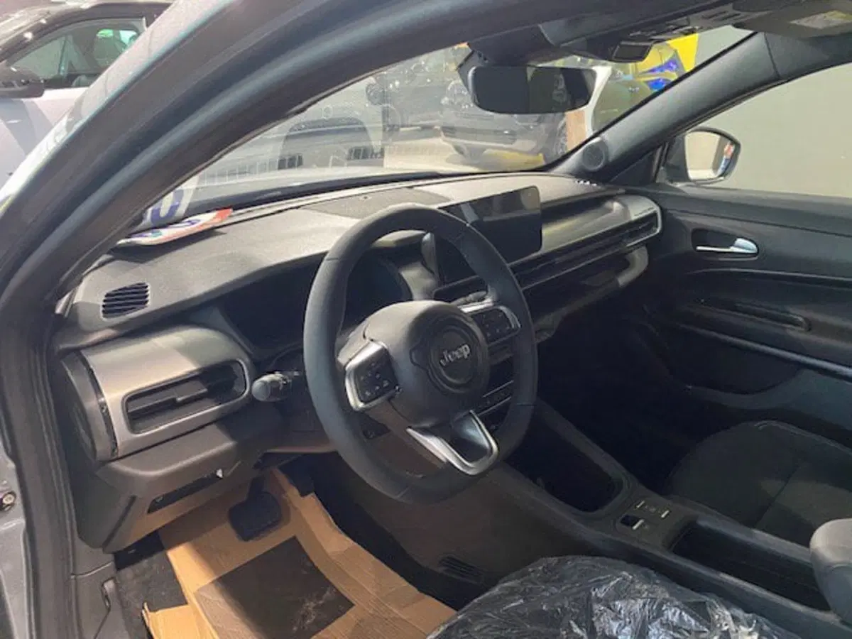 Jeep Avenger nuova a Benevento (14)