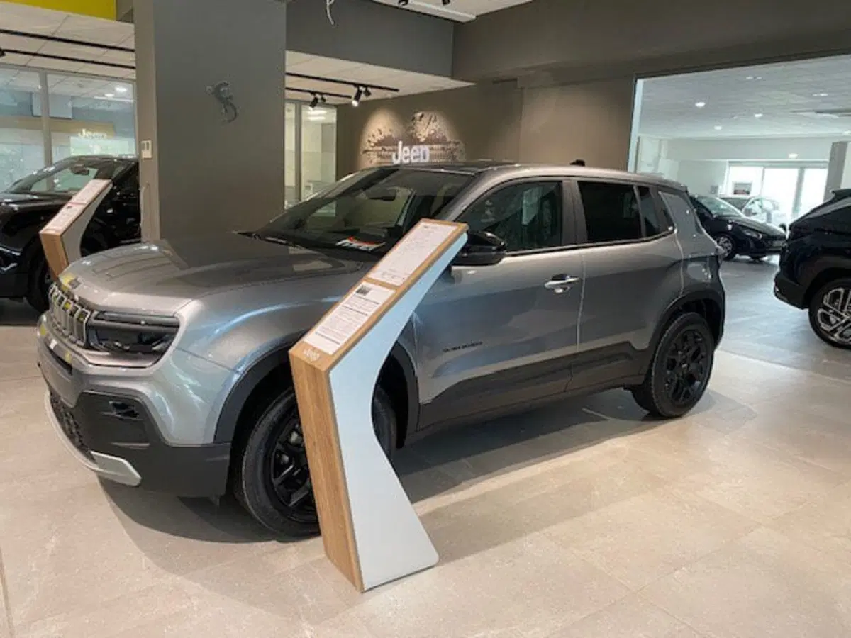 Jeep Avenger nuova a Benevento (4)