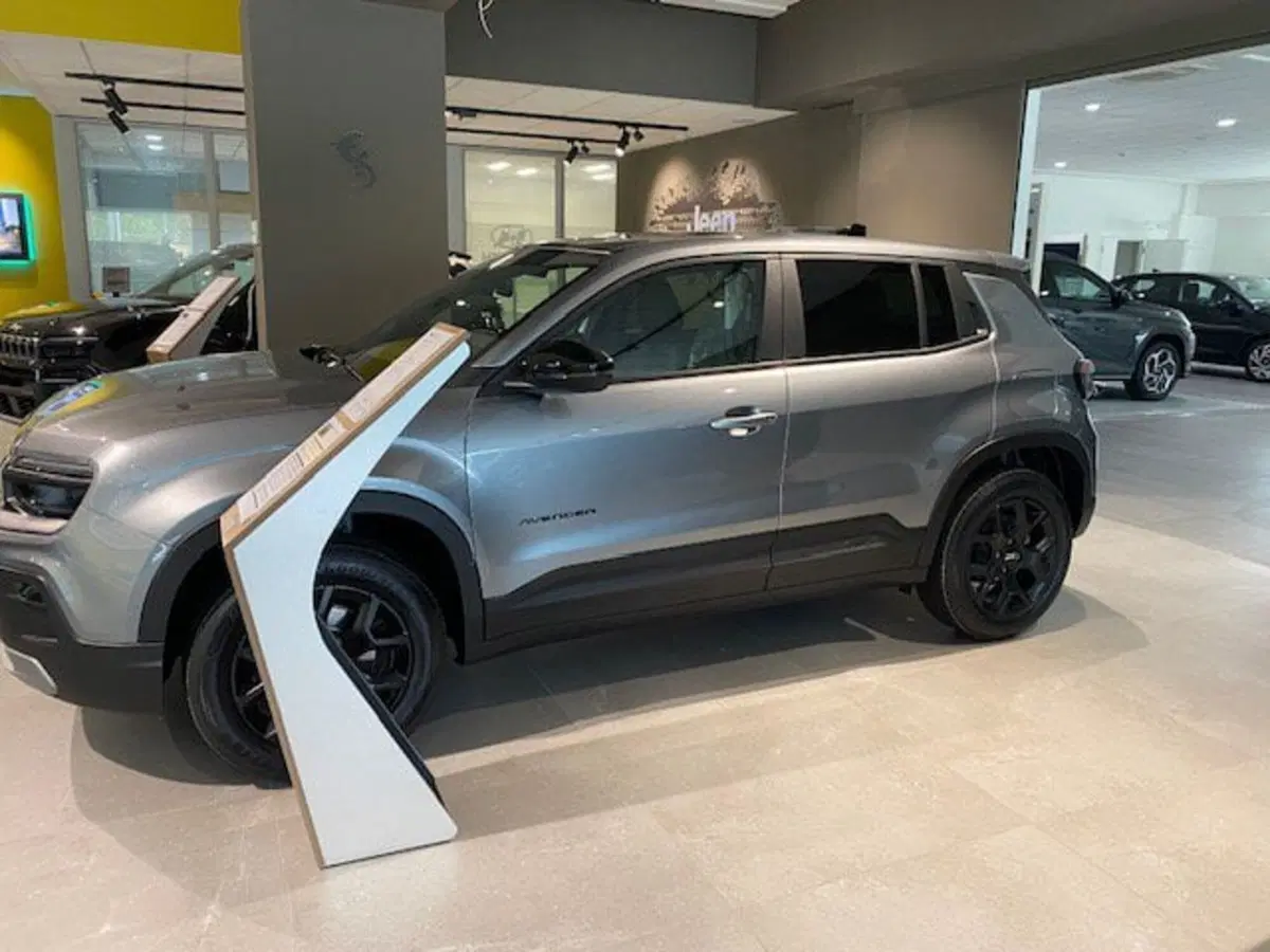 Jeep Avenger nuova a Benevento (5)