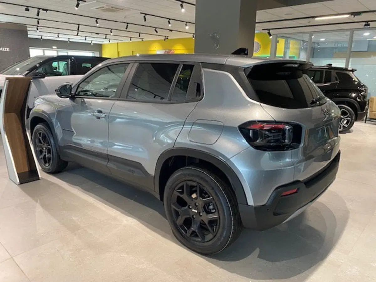 Jeep Avenger nuova a Benevento (6)