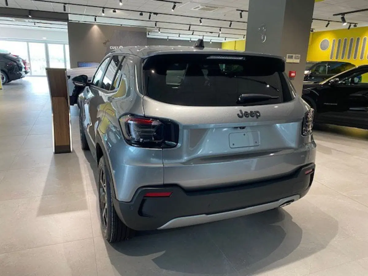 Jeep Avenger nuova a Benevento (7)