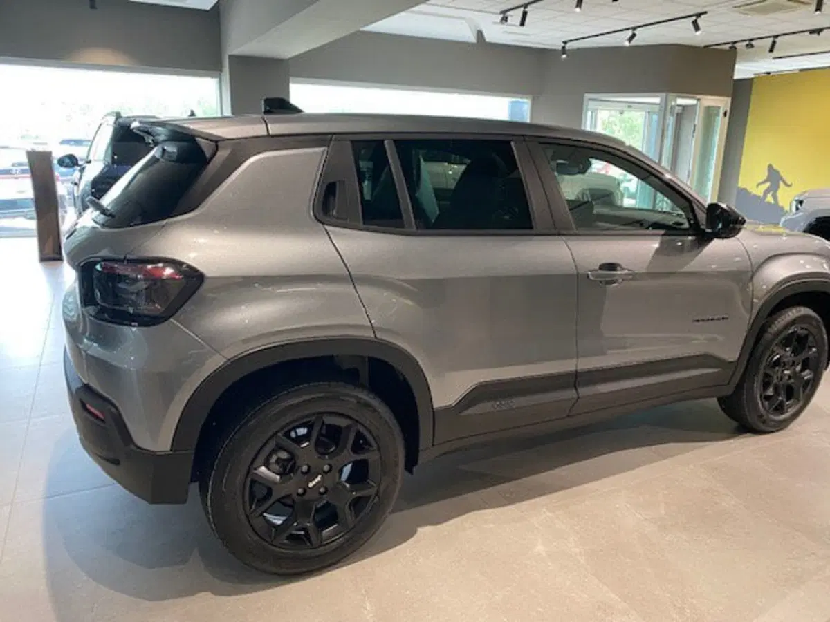 Jeep Avenger nuova a Benevento (9)