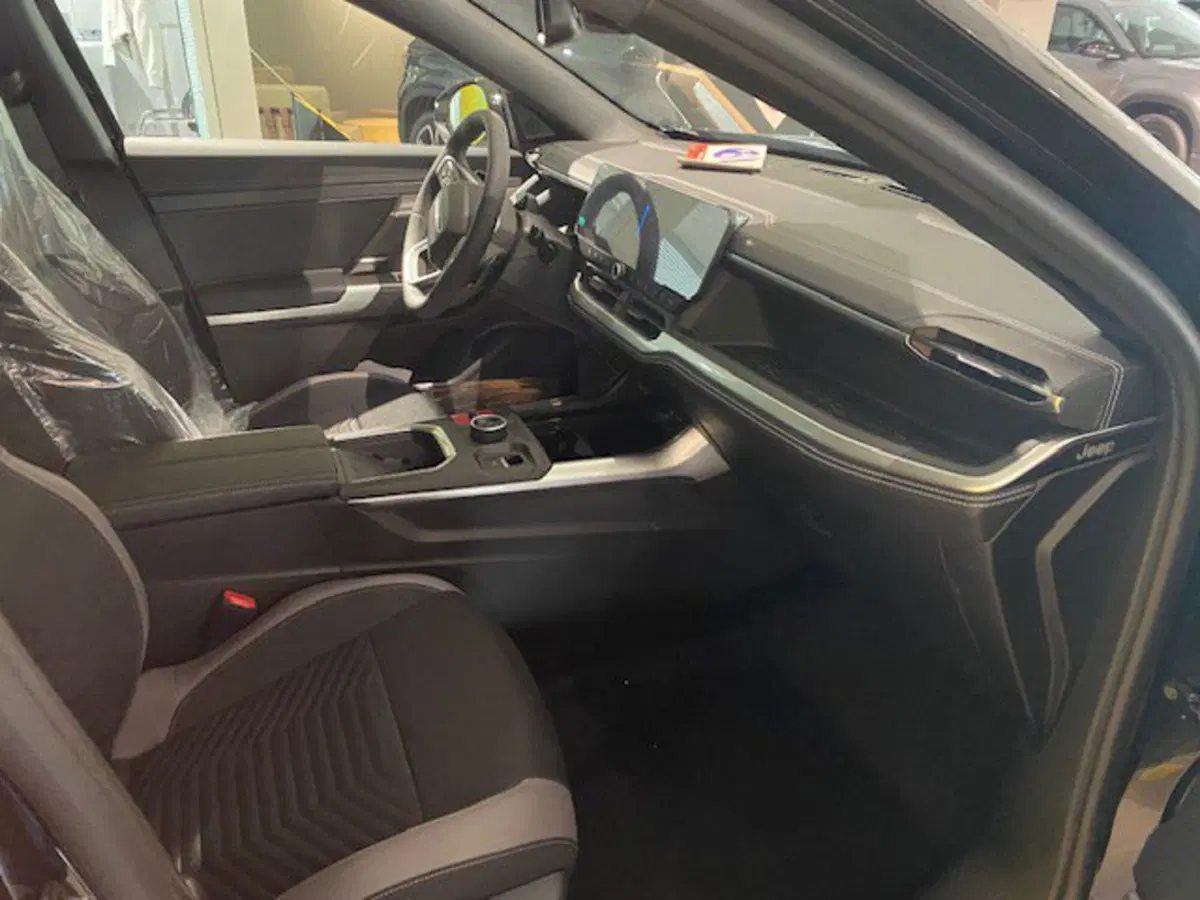 Jeep Compass nuova a Benevento (13)