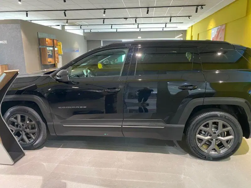 Jeep Compass nuova a Benevento (9)