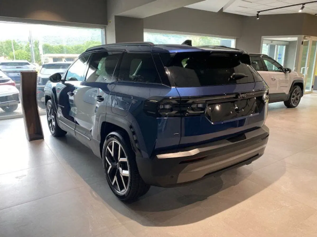 Jeep Compass nuova a Benevento (17)