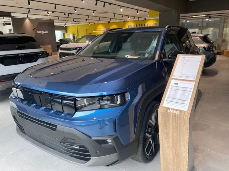 Jeep Compass nuova a Benevento (4)