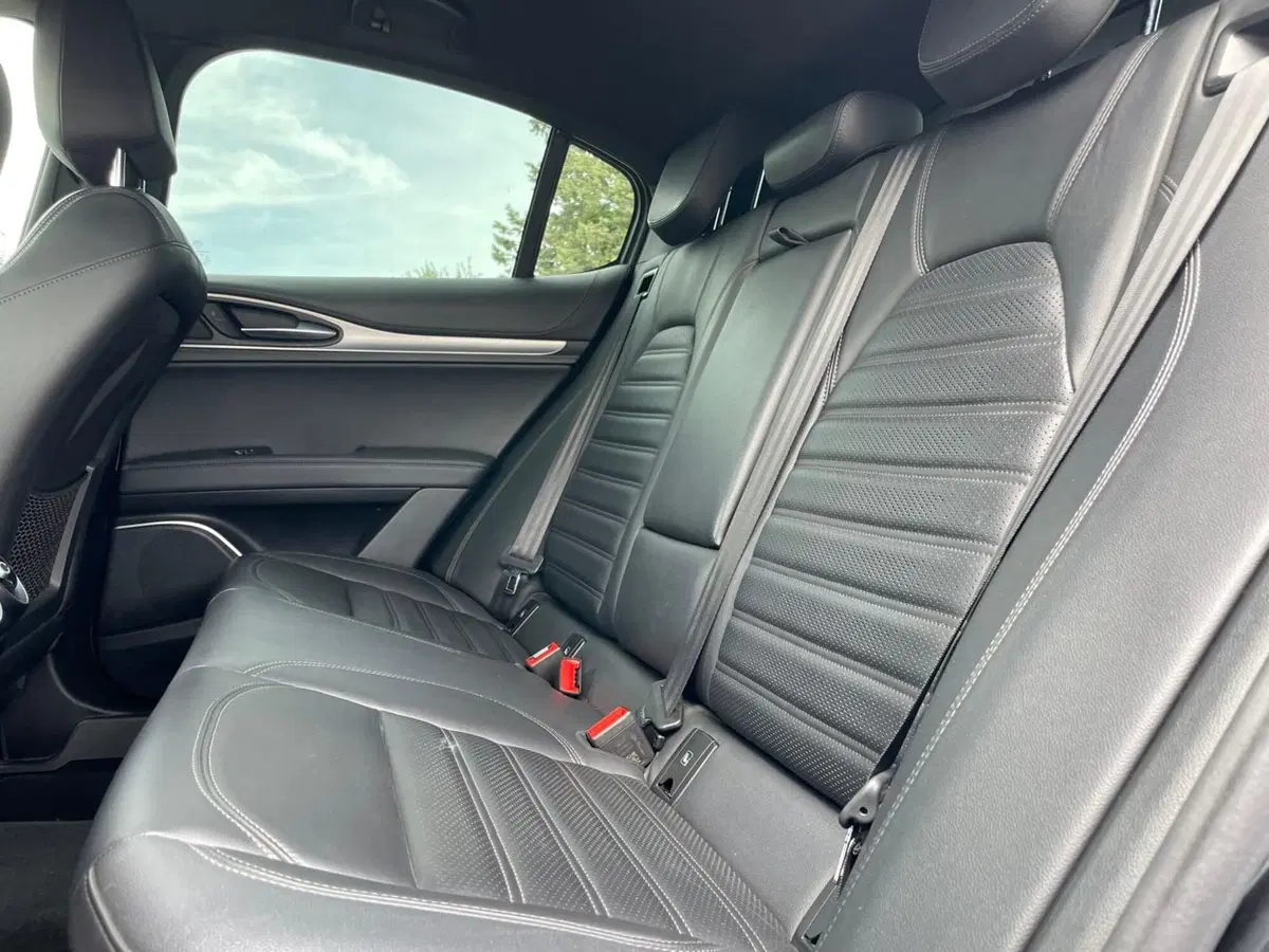 Alfa Romeo Stelvio usata a Ancona (13)