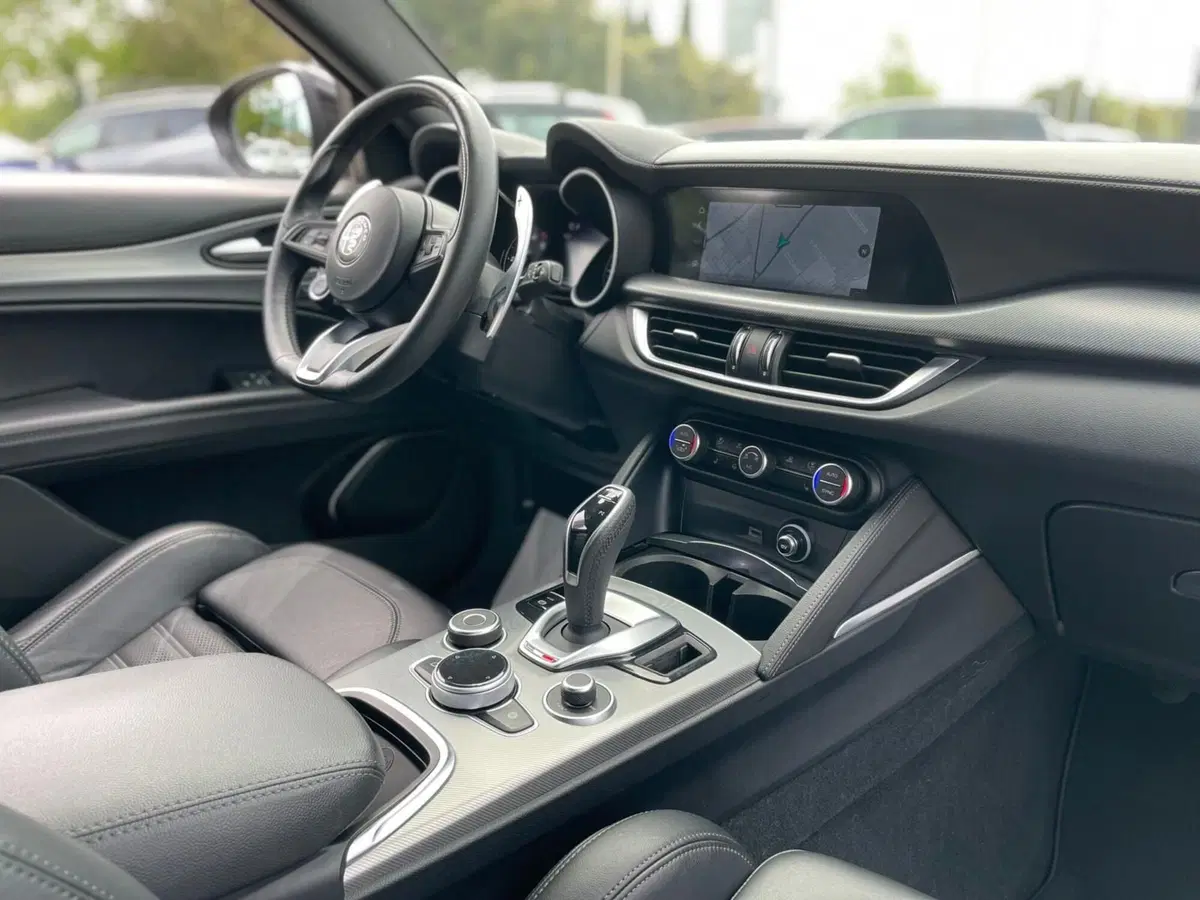 Alfa Romeo Stelvio usata a Ancona (17)