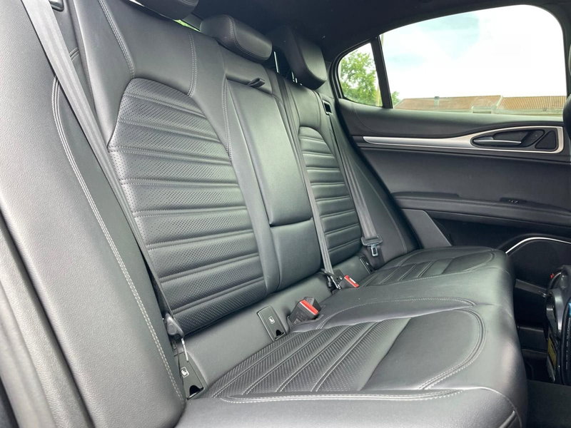 Alfa Romeo Stelvio usata a Ancona (18)