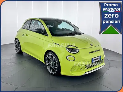Abarth 500e Cabrio 42 kWh Turismo del 2024 usata a Milano