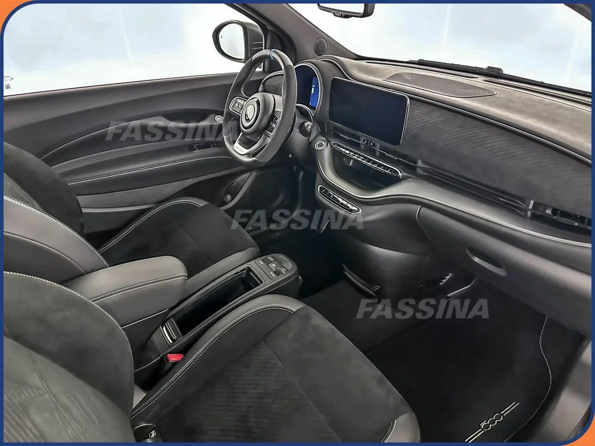 Abarth 500e Cabrio usata a Milano (12)