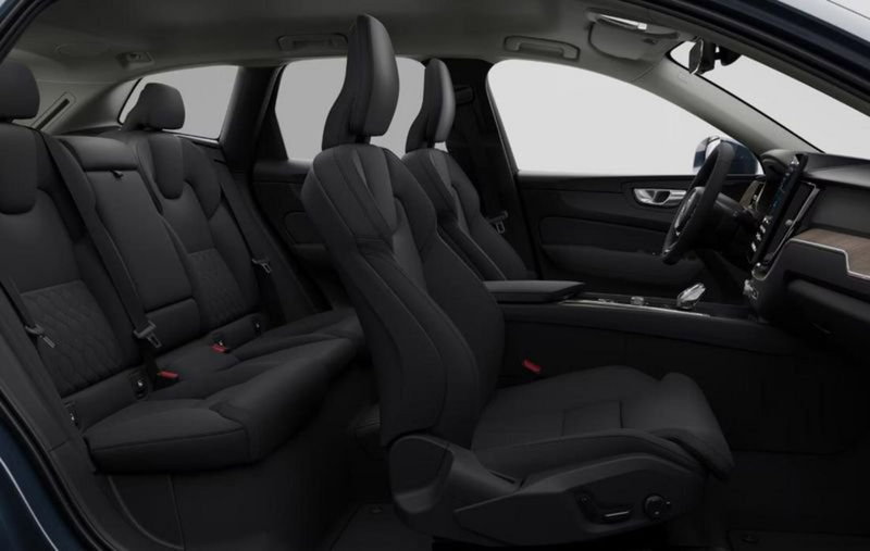 Volvo XC60 nuova a Milano (10)