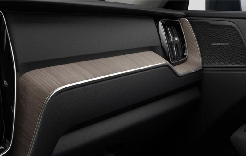 Volvo XC60 nuova a Milano (11)