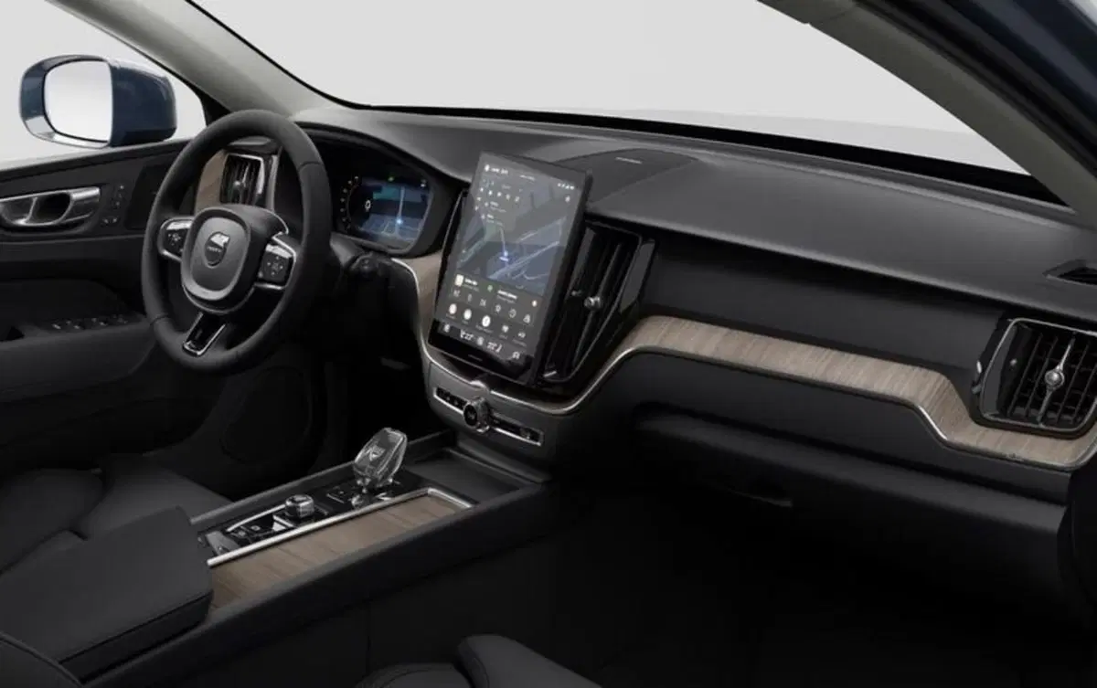 Volvo XC60 nuova a Milano (8)