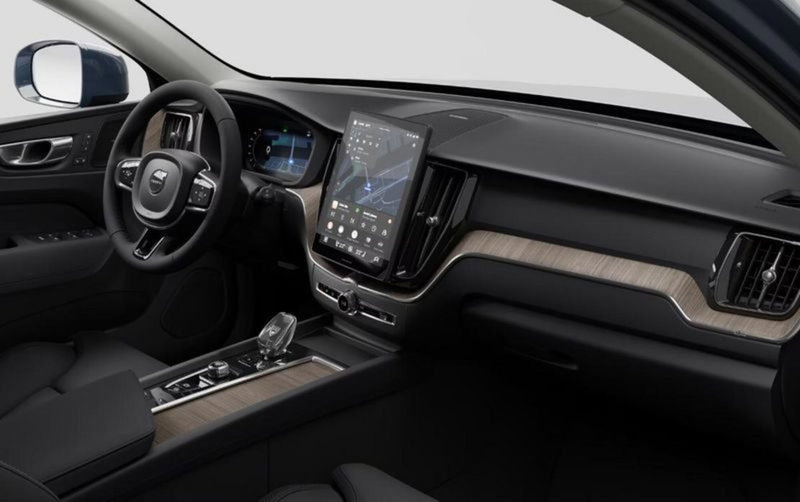 Volvo XC60 nuova a Milano (8)