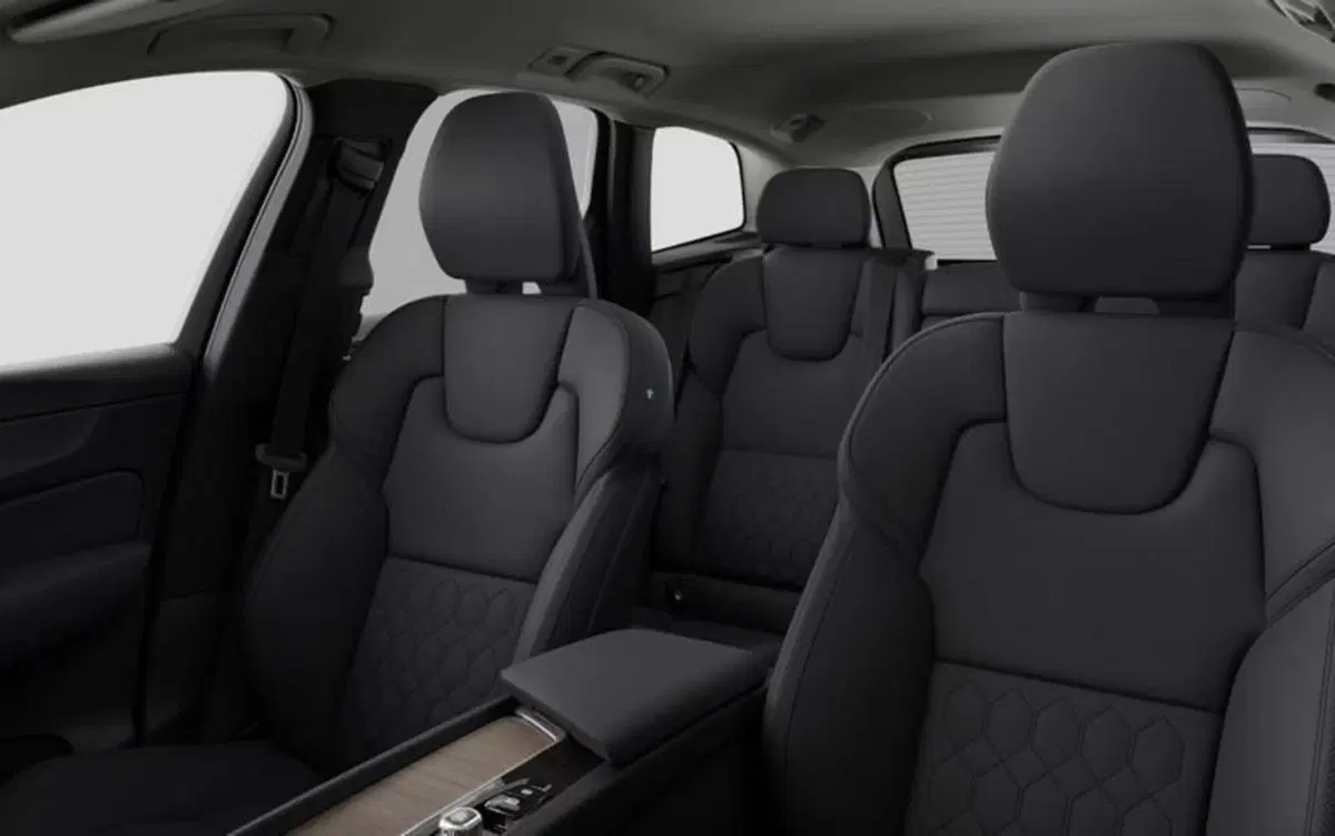 Volvo XC60 nuova a Milano (9)