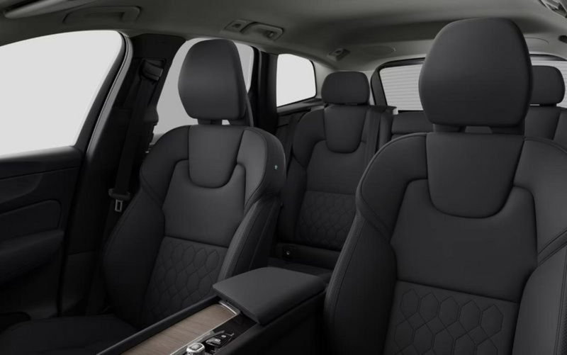 Volvo XC60 nuova a Milano (9)