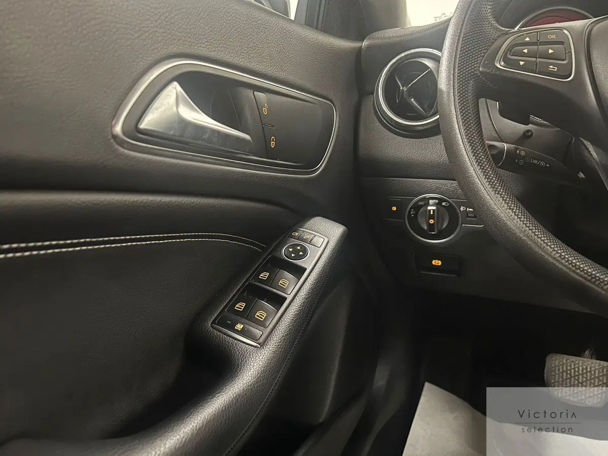 Mercedes-Benz CLA Shooting Brake usata a Brescia (7)