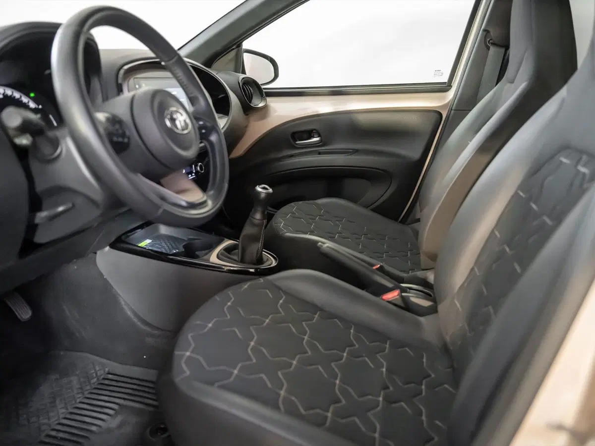 Toyota Aygo X usata a Barletta-Andria-Trani (12)