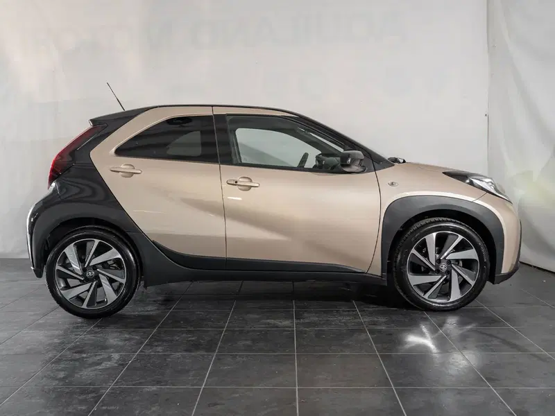 Toyota Aygo X usata a Barletta-Andria-Trani (14)