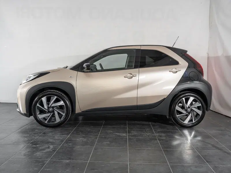 Toyota Aygo X usata a Barletta-Andria-Trani (3)