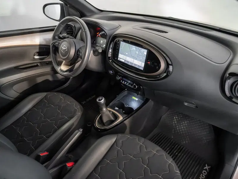 Toyota Aygo X usata a Barletta-Andria-Trani (6)