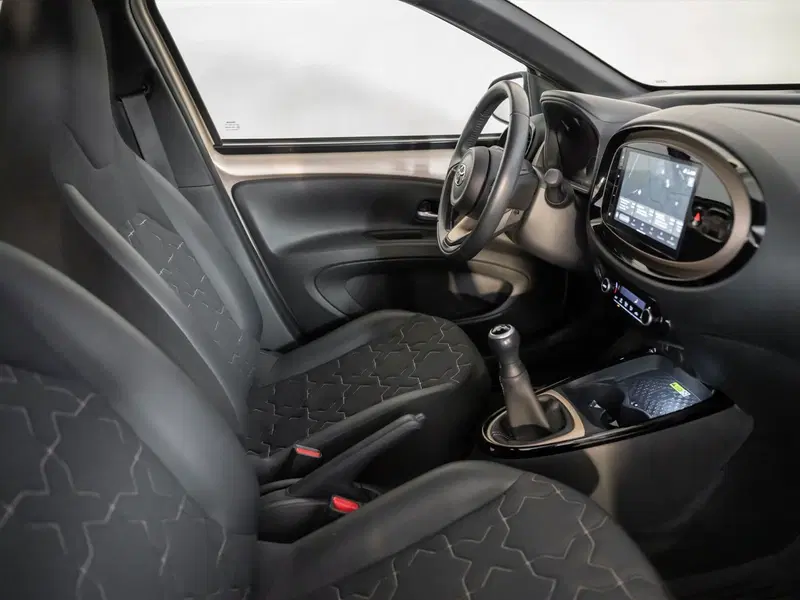 Toyota Aygo X usata a Barletta-Andria-Trani (8)