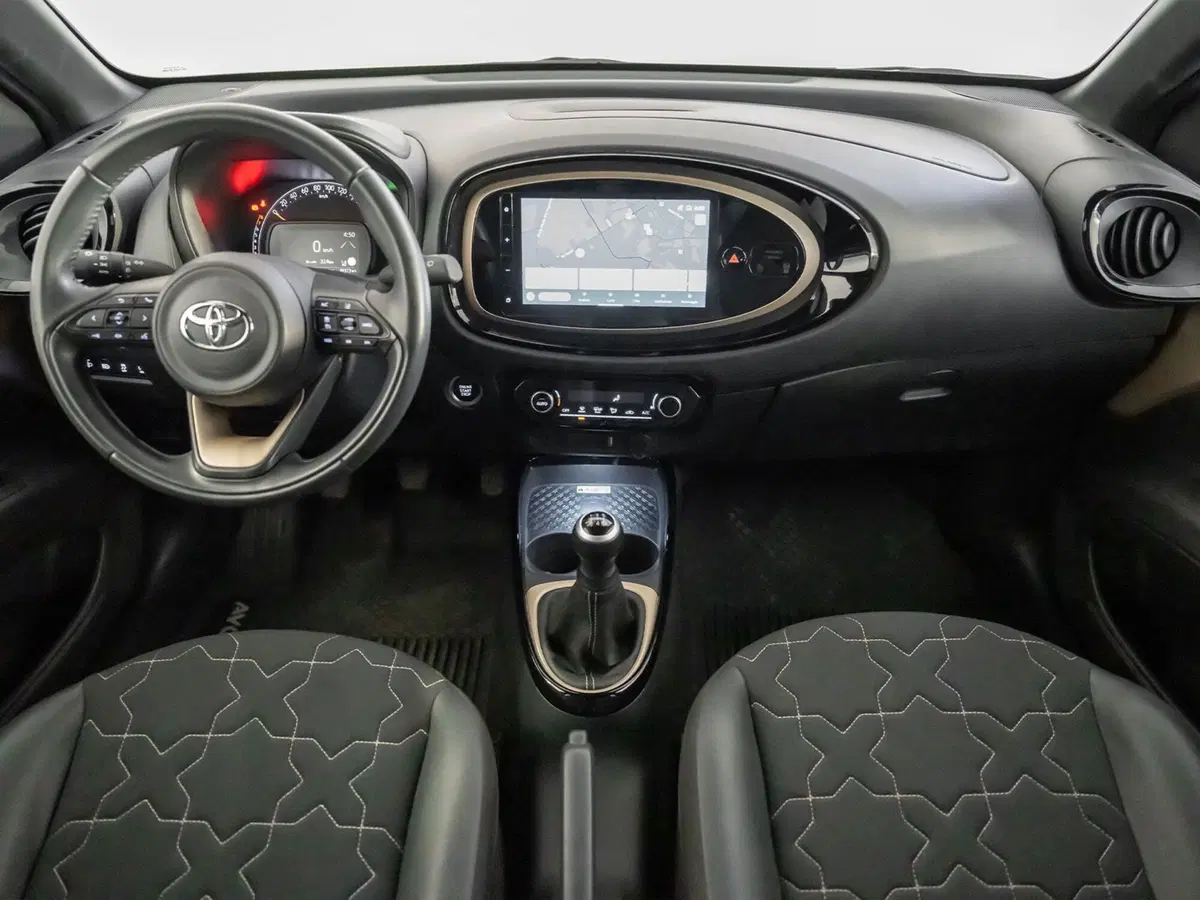 Toyota Aygo X usata a Barletta-Andria-Trani (9)