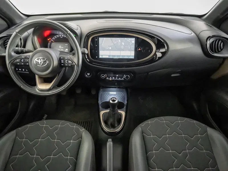 Toyota Aygo X usata a Barletta-Andria-Trani (9)