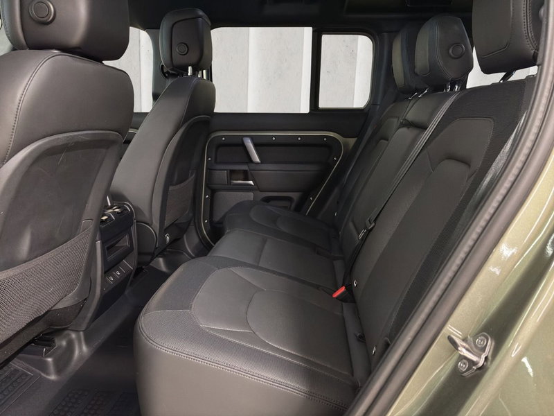 Land Rover Defender usata a Milano (14)