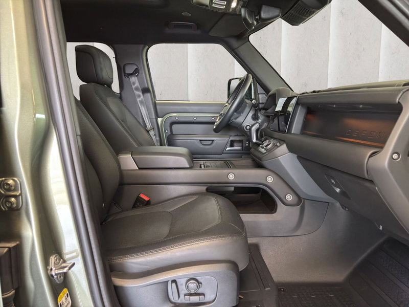 Land Rover Defender usata a Milano (3)