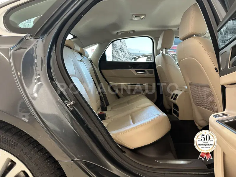 Jaguar XF usata a Forlì-Cesena (11)