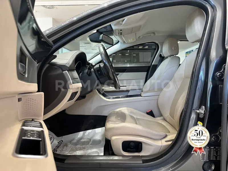 Jaguar XF usata a Forlì-Cesena (14)