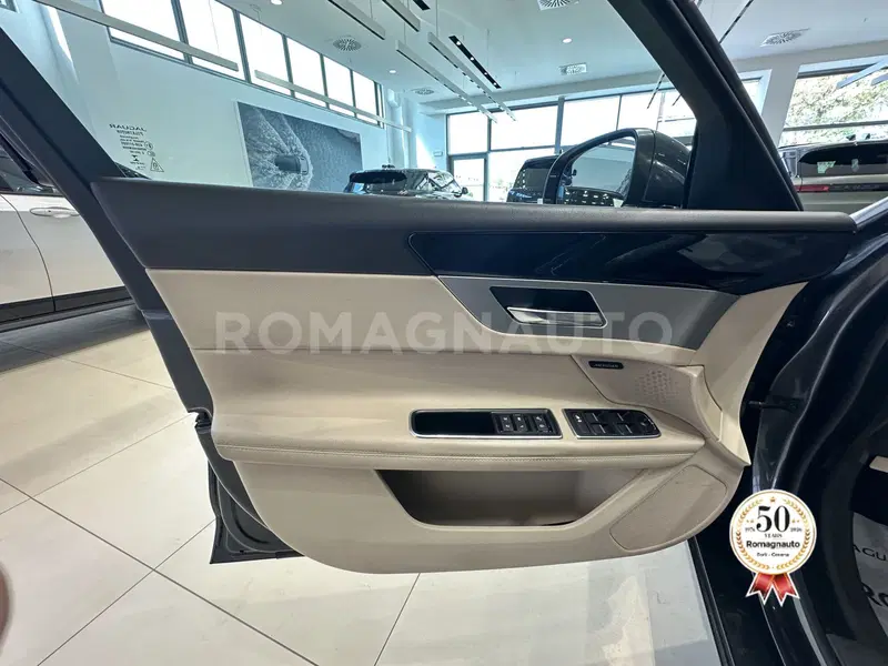 Jaguar XF usata a Forlì-Cesena (15)