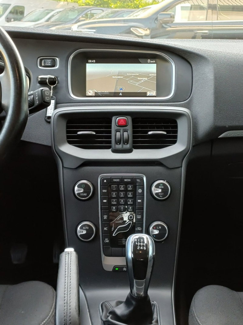 Volvo V40 Cross Country usata a Modena (12)