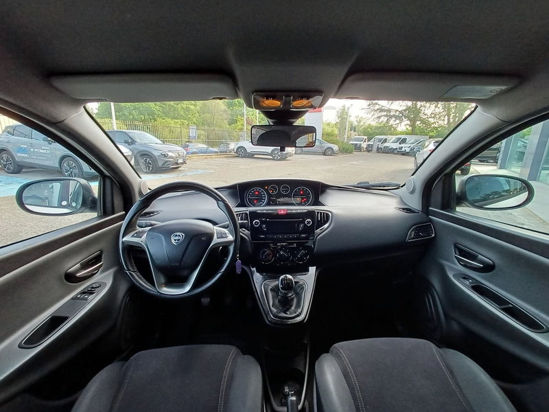 Lancia Ypsilon usata a Modena (10)