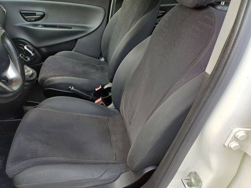 Lancia Ypsilon usata a Modena (12)