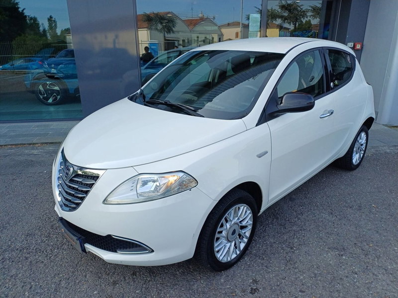Lancia Ypsilon usata a Modena (2)