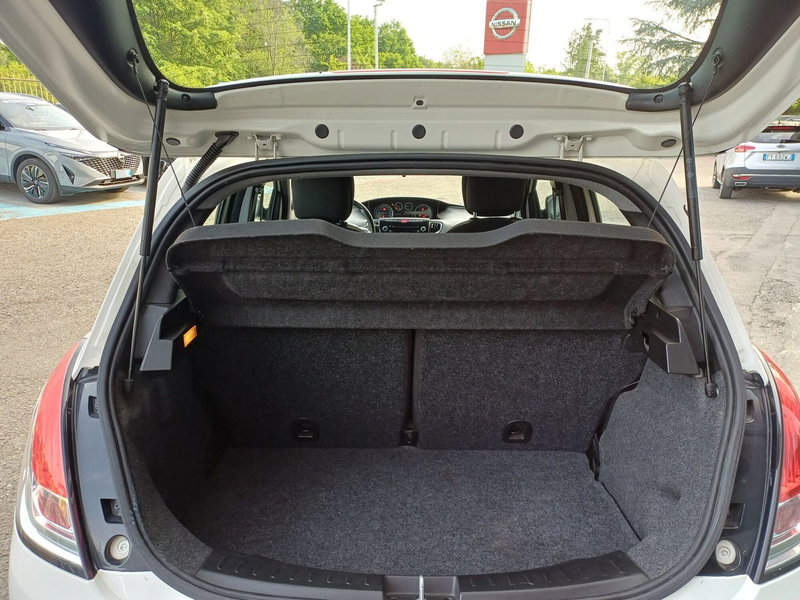 Lancia Ypsilon usata a Modena (8)