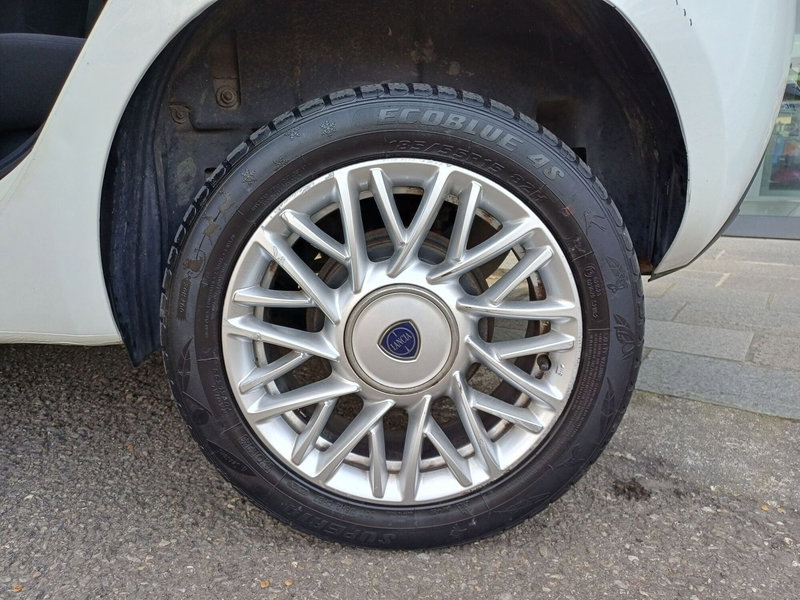 Lancia Ypsilon usata a Modena (9)