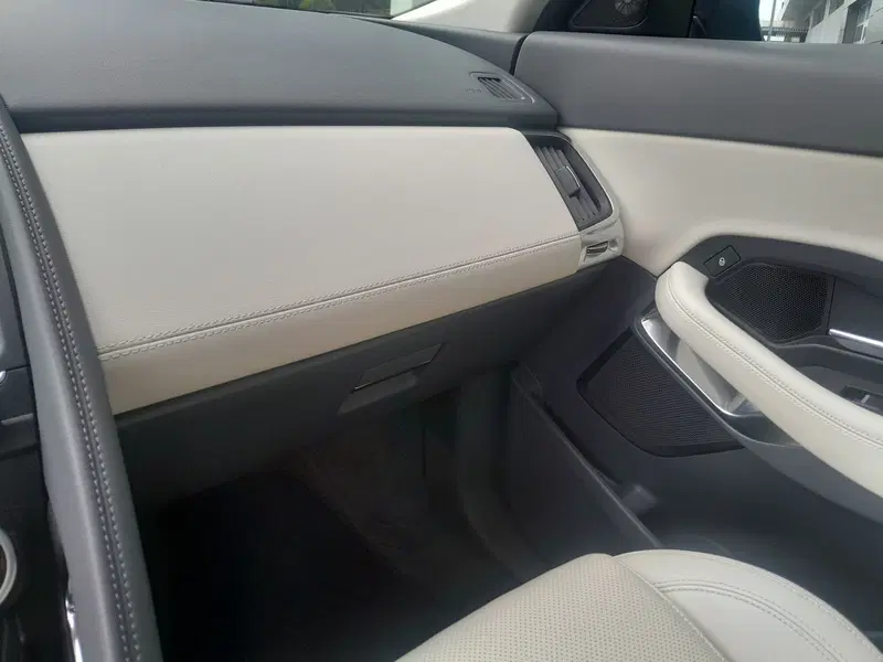 Jaguar E-Pace usata a Cuneo (12)