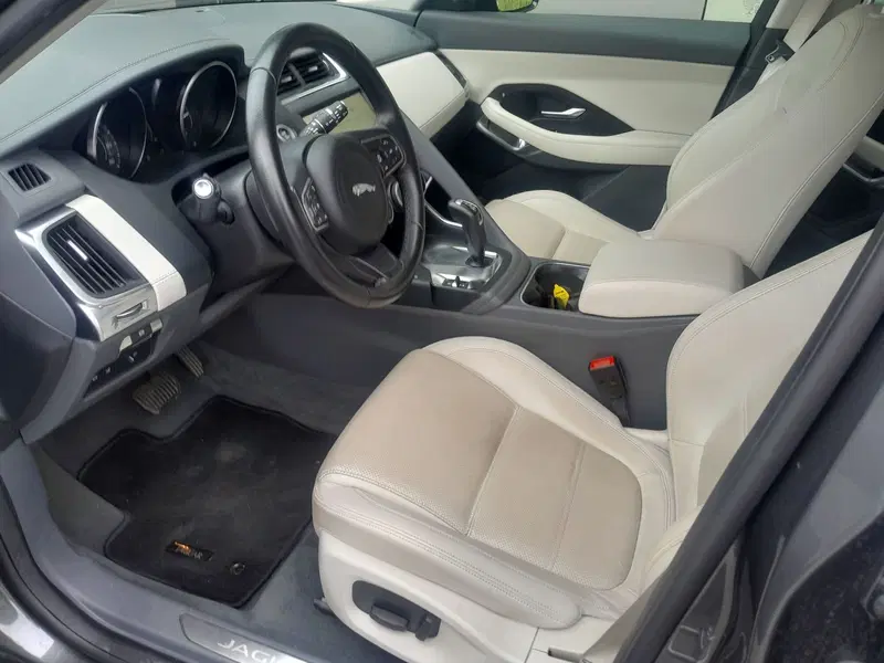 Jaguar E-Pace usata a Cuneo (13)
